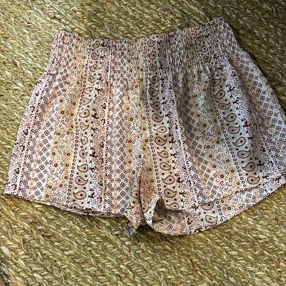 Patterned Women's Sleep Shorts - Picture 1 of 4